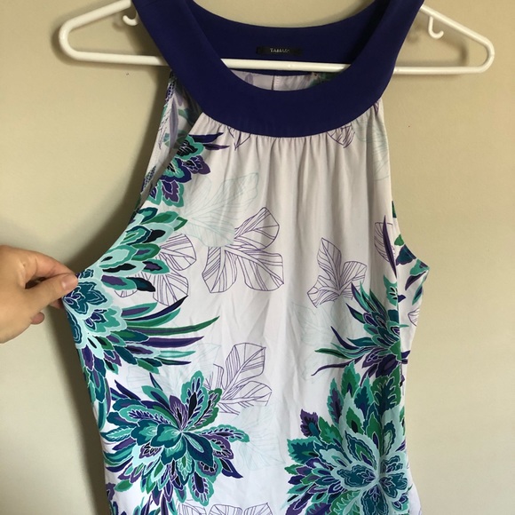 Sleeveless halter style top - Picture 2 of 5
